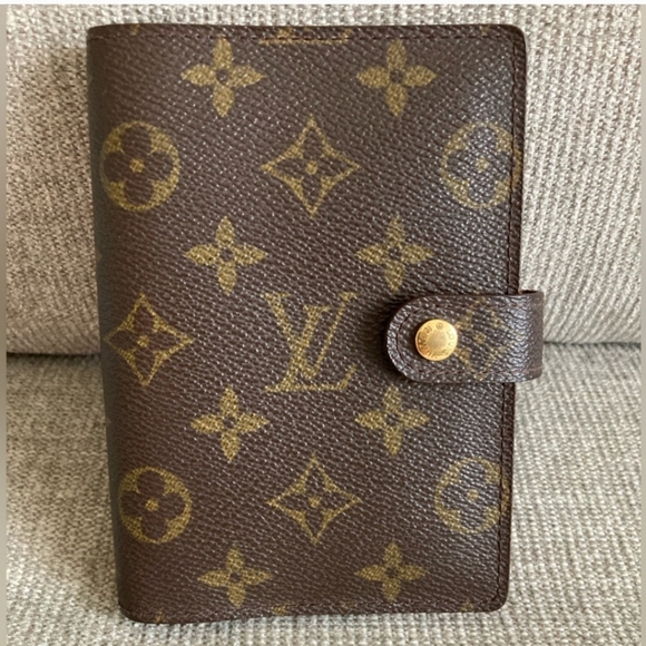 Authentic Louis Vuitton Agenda/Passport/Credit Card - Picture 1 of 11